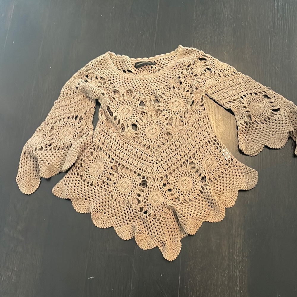 Eternal Sunshine Creations crochet top.. sizeM/L